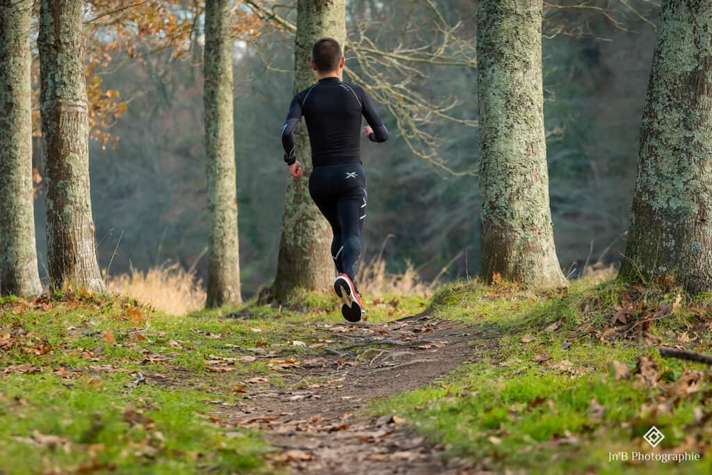Julien Guyod qui teste les des chaussures de course 361 Spire 5 en foret