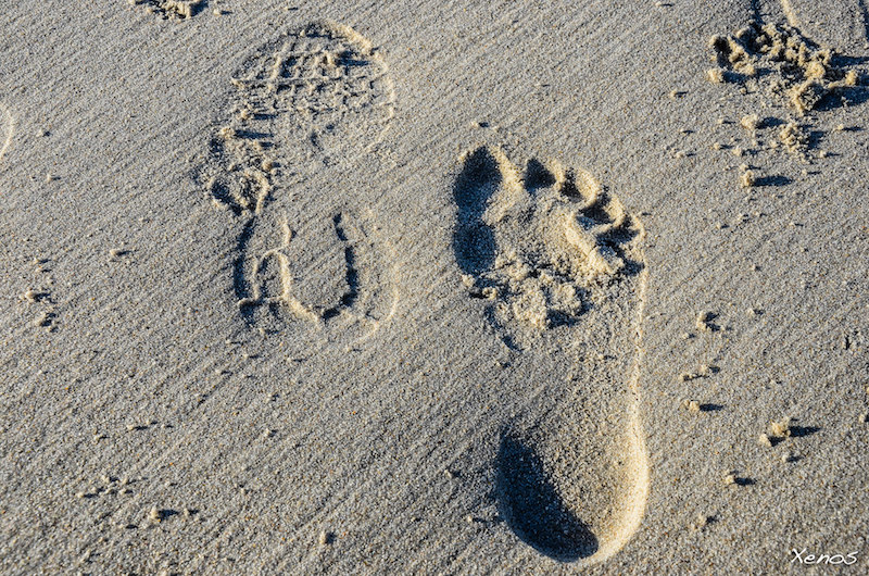 Empreintes sable pieds creux