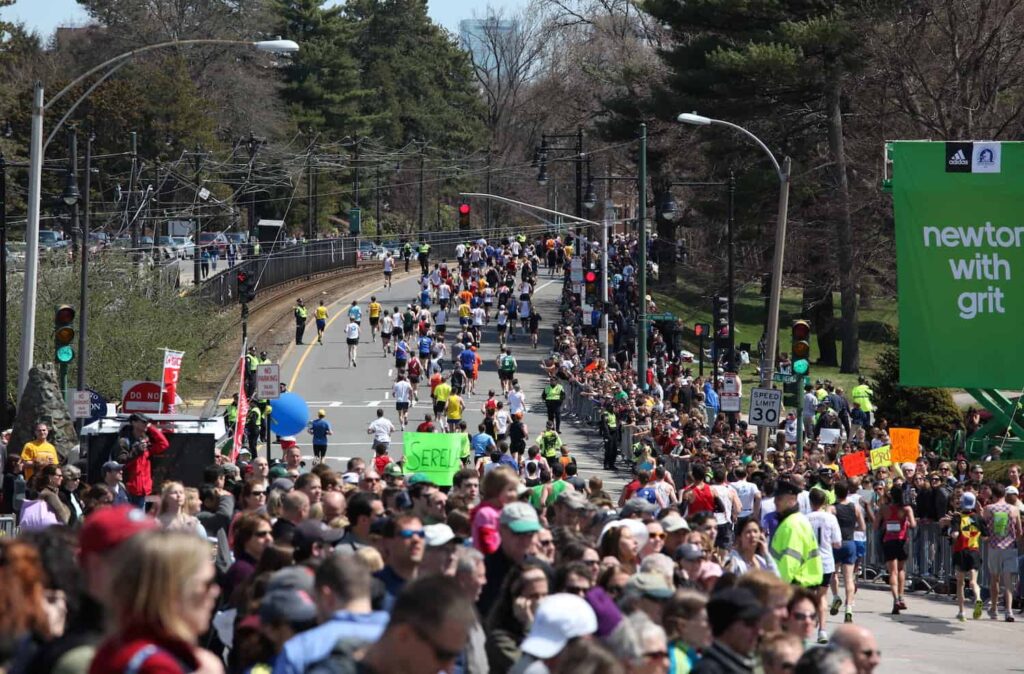 Heartbreak Hill Boston Marathon coureurs