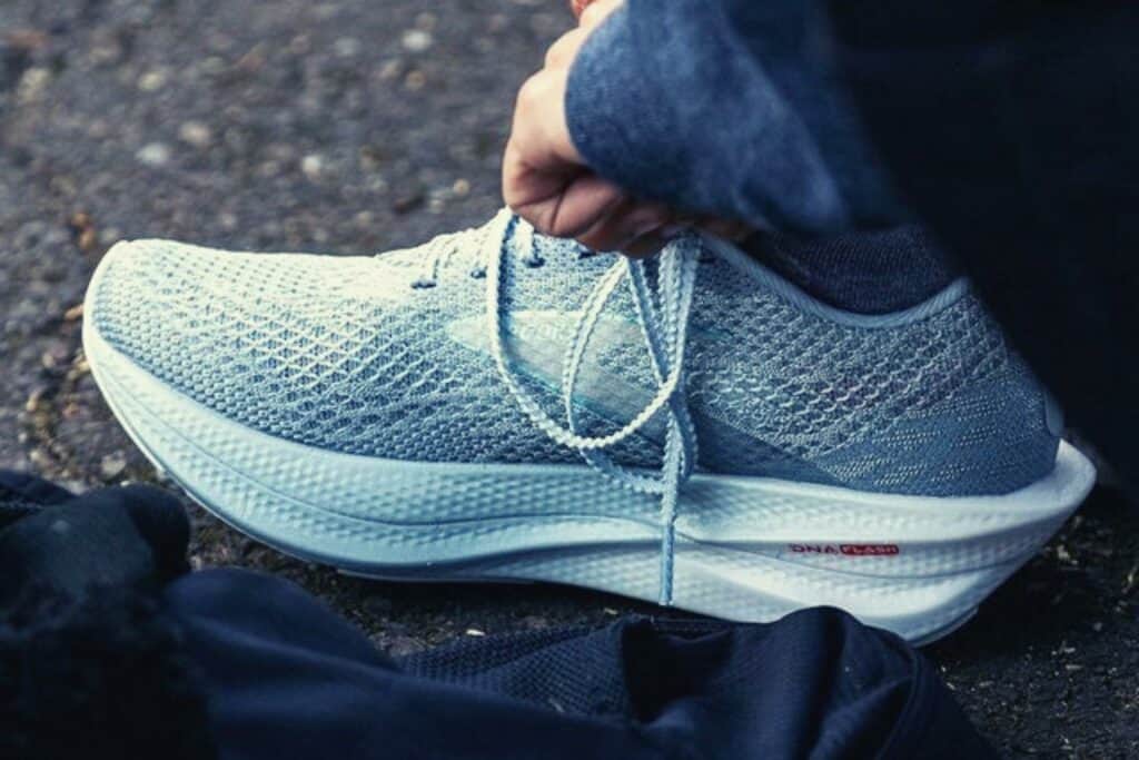 nouer les lacets des chaussures Brooks Hyperion Elite 3
