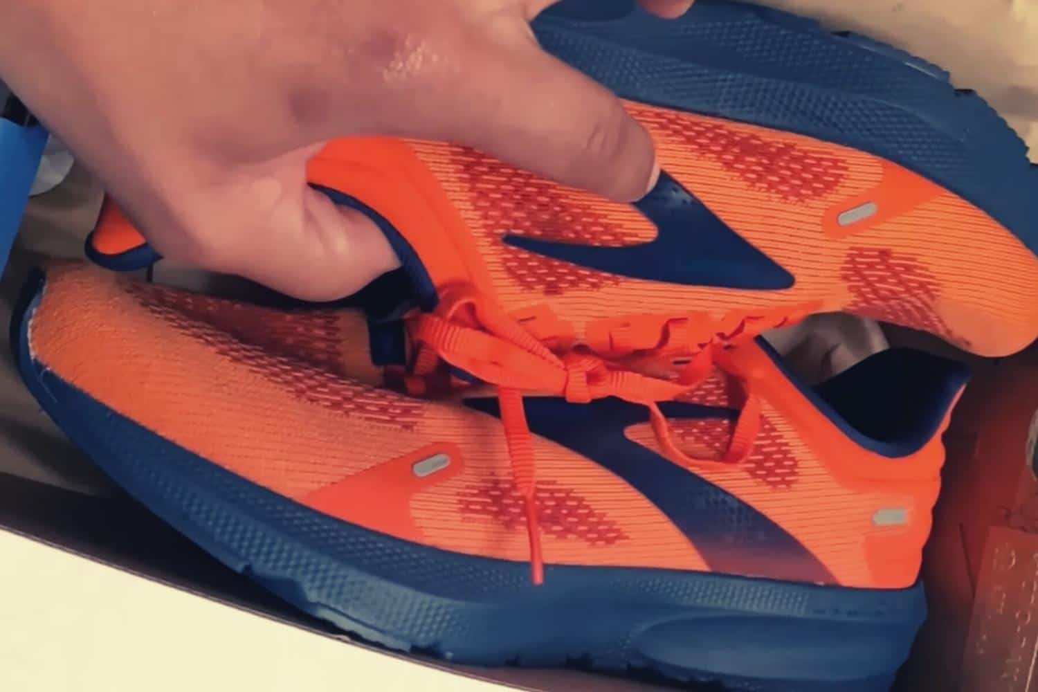 Brooks Launch 9 packaging