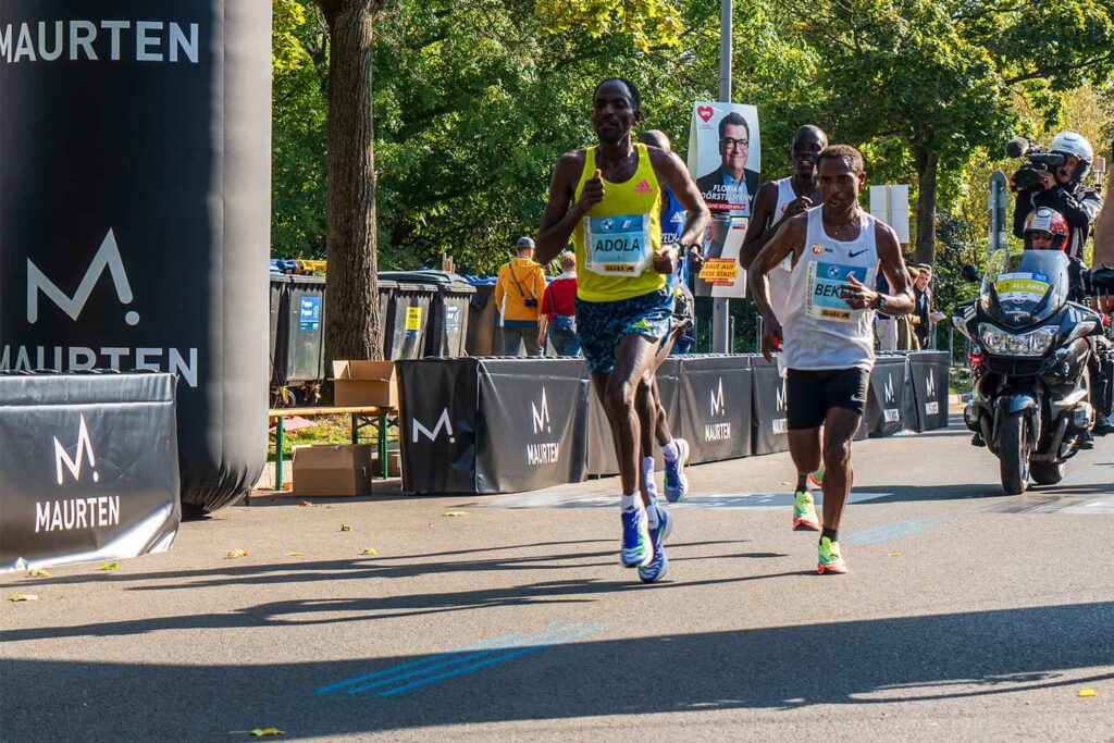 Le peloton de tête, au niveau du kilomètre 28