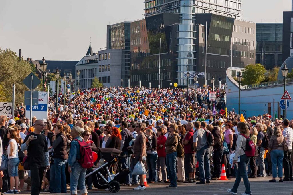 Des supporters, public et athlètes rassemblés à Berlin pour le marathon