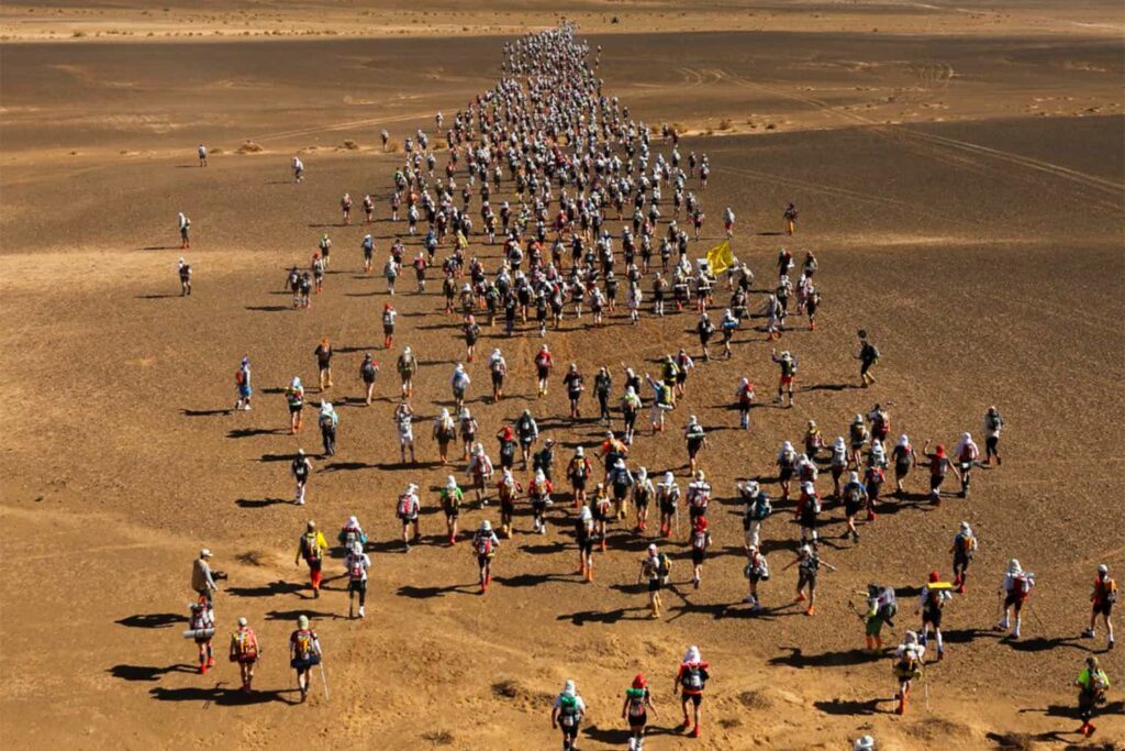 Le départ des coureurs du Marathon des Sables