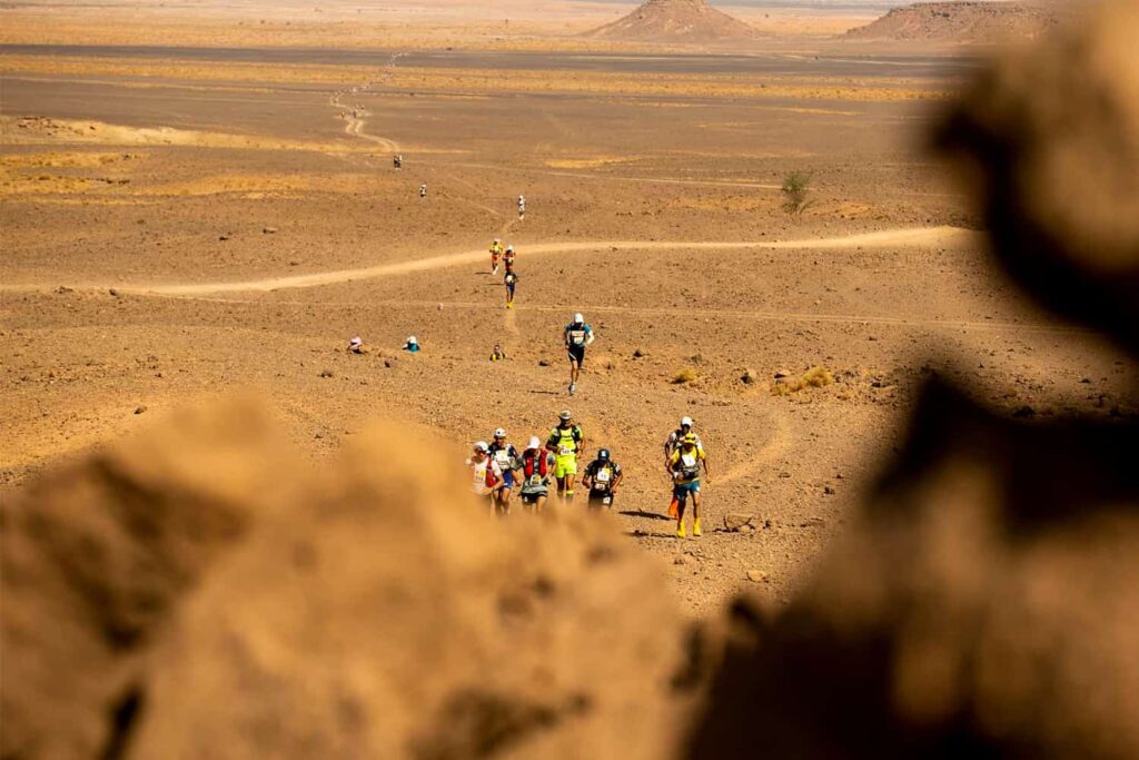 Différents pelotons de runners en pleine course