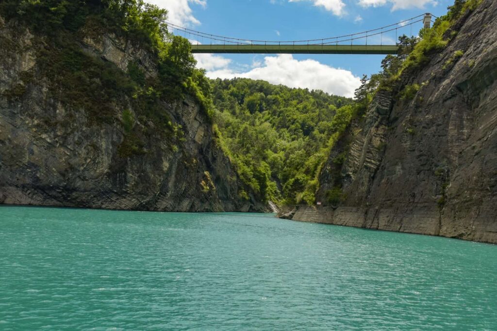 Vue sur le Pont de Brion, inscrite dans la boucle du Trail de la Côte ROuge