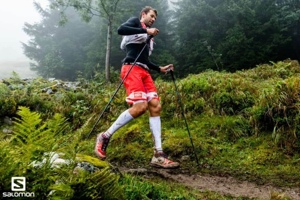 D'Haene portant des chaussures de course Salomon en épreuve officielle