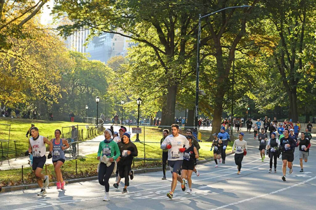 Des coureurs parcourent les rues lors de la 50ème édition du New York Marathon