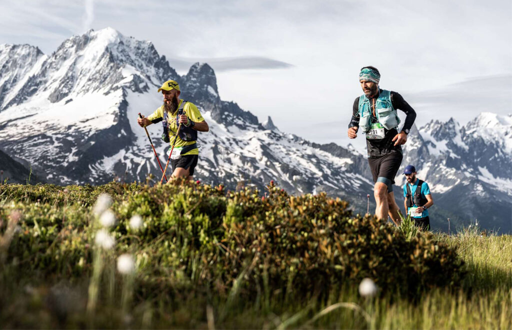 personnes sportives participent au marathon du Mont Blanc 2022