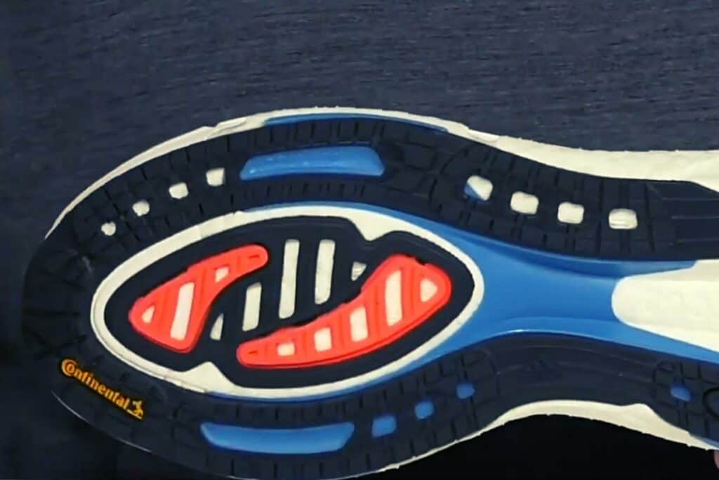 Caoutchouc avec rainures de flexion de la SolarBoost 4