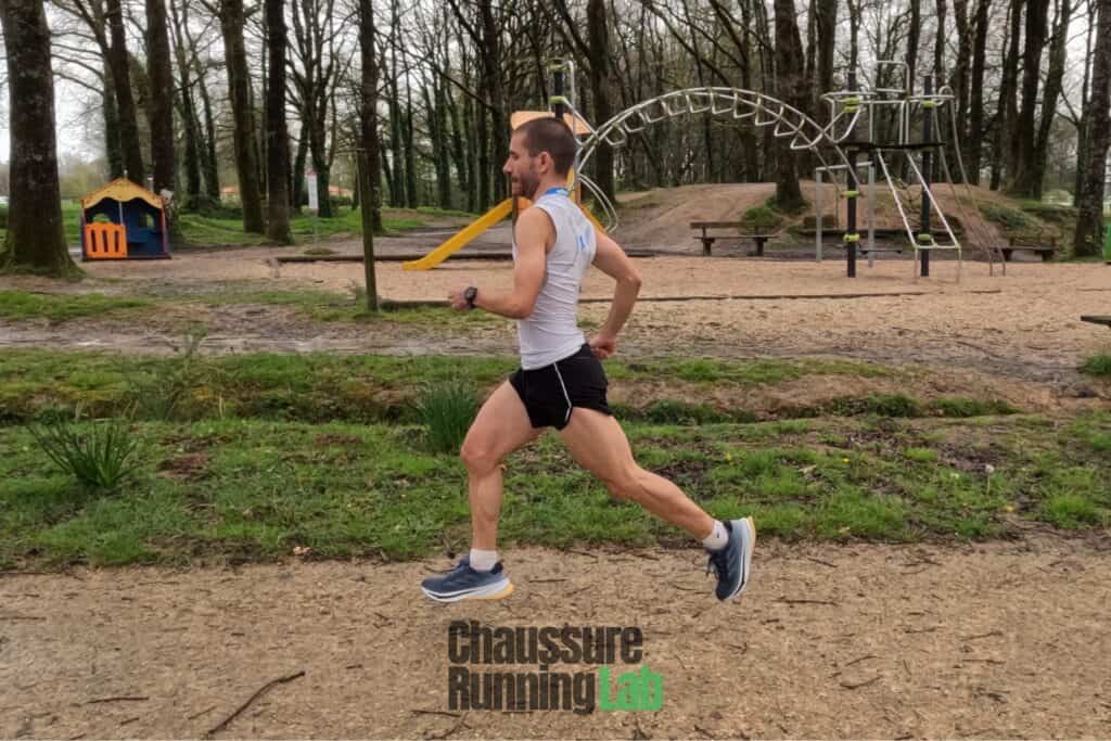 coureur portant Adidas Supernova Rise