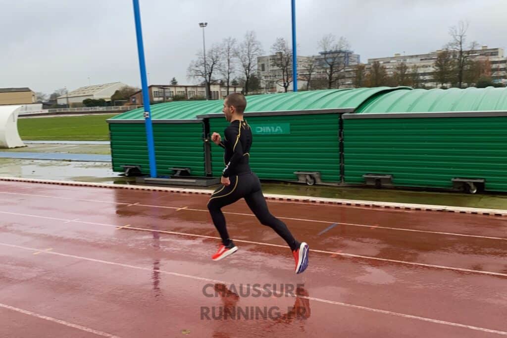 coureur portant les Torin 7
