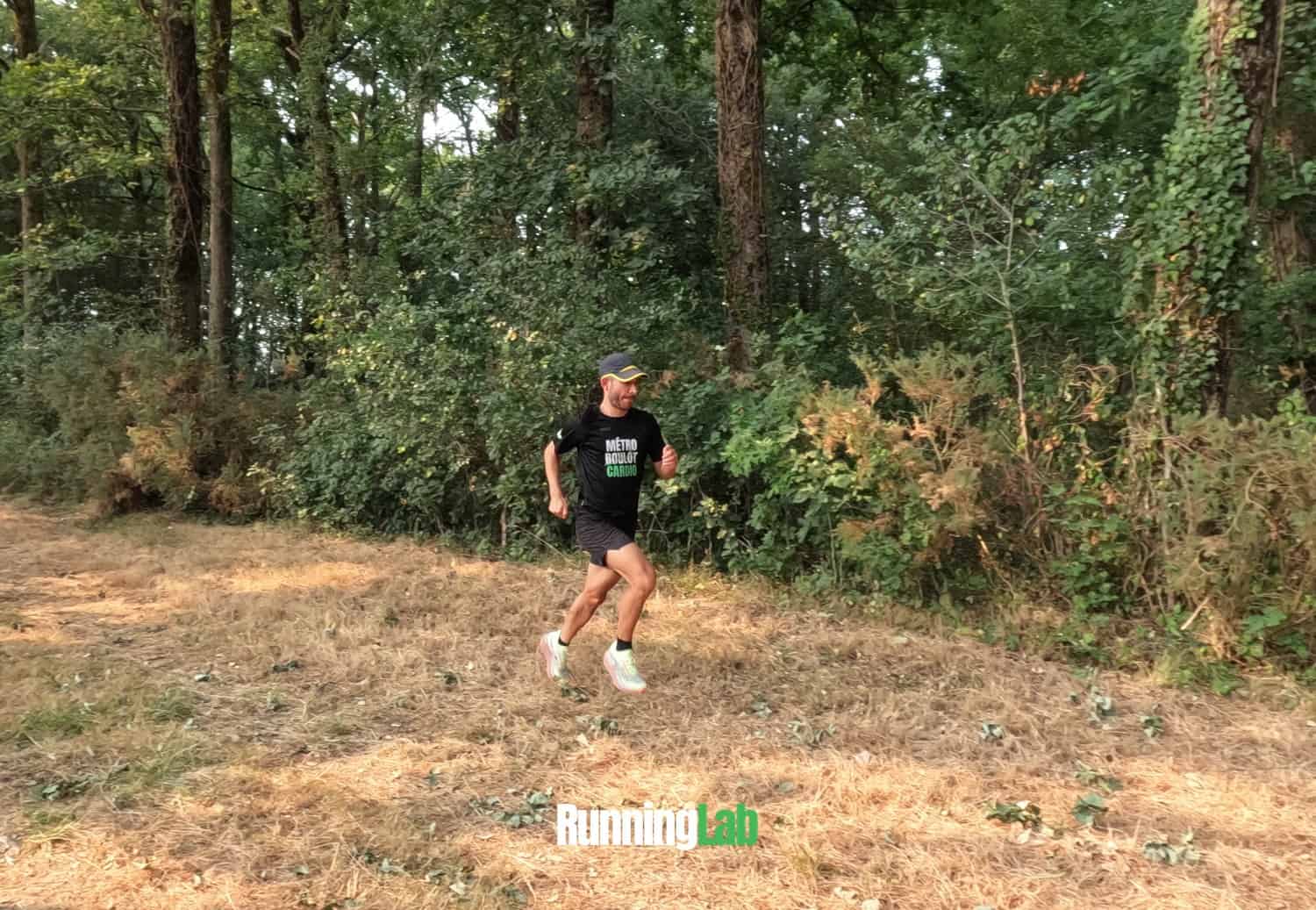 Julien à l'entraînement avec l'Asics Metafuji Trail 2