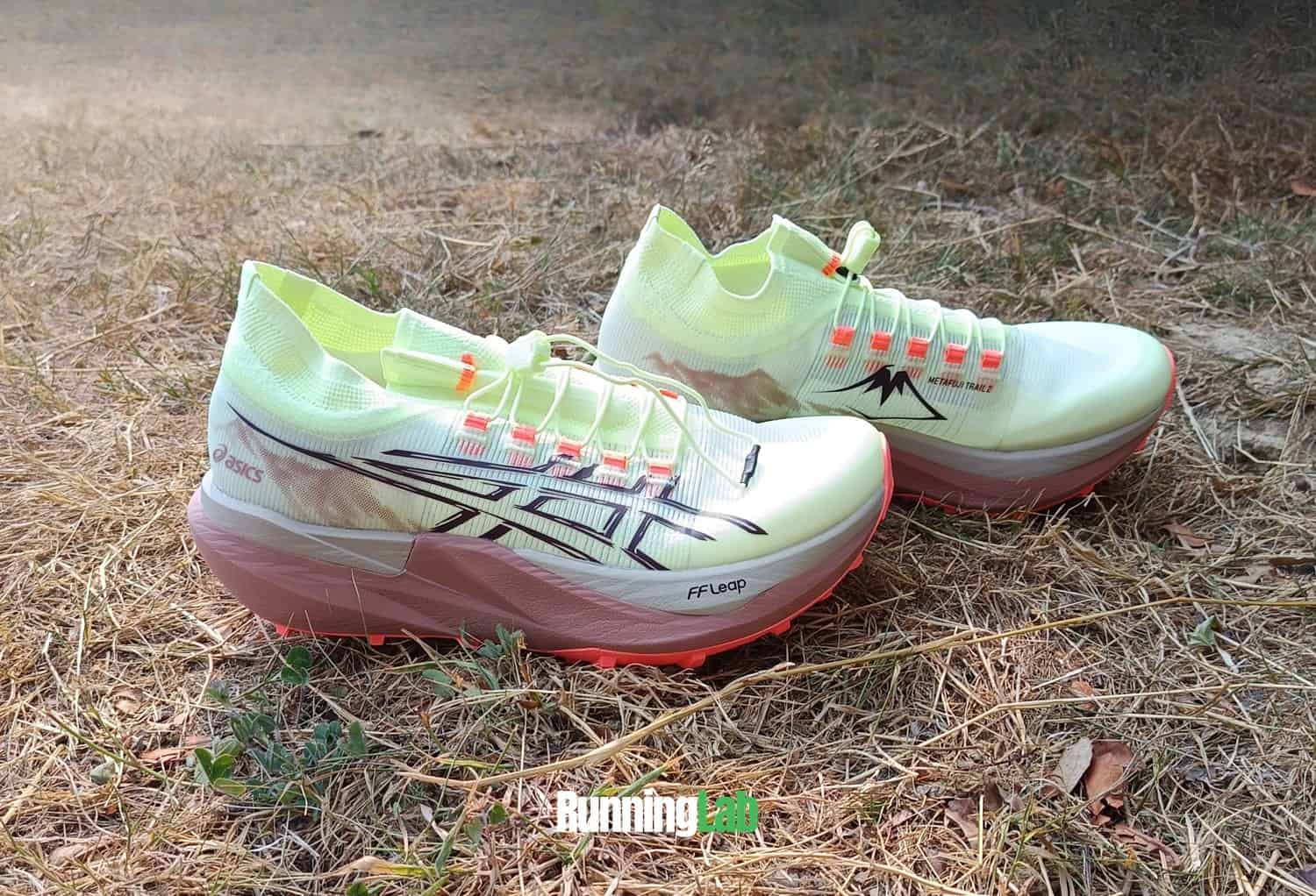 Paire d'Asics Metafuji Trail 2