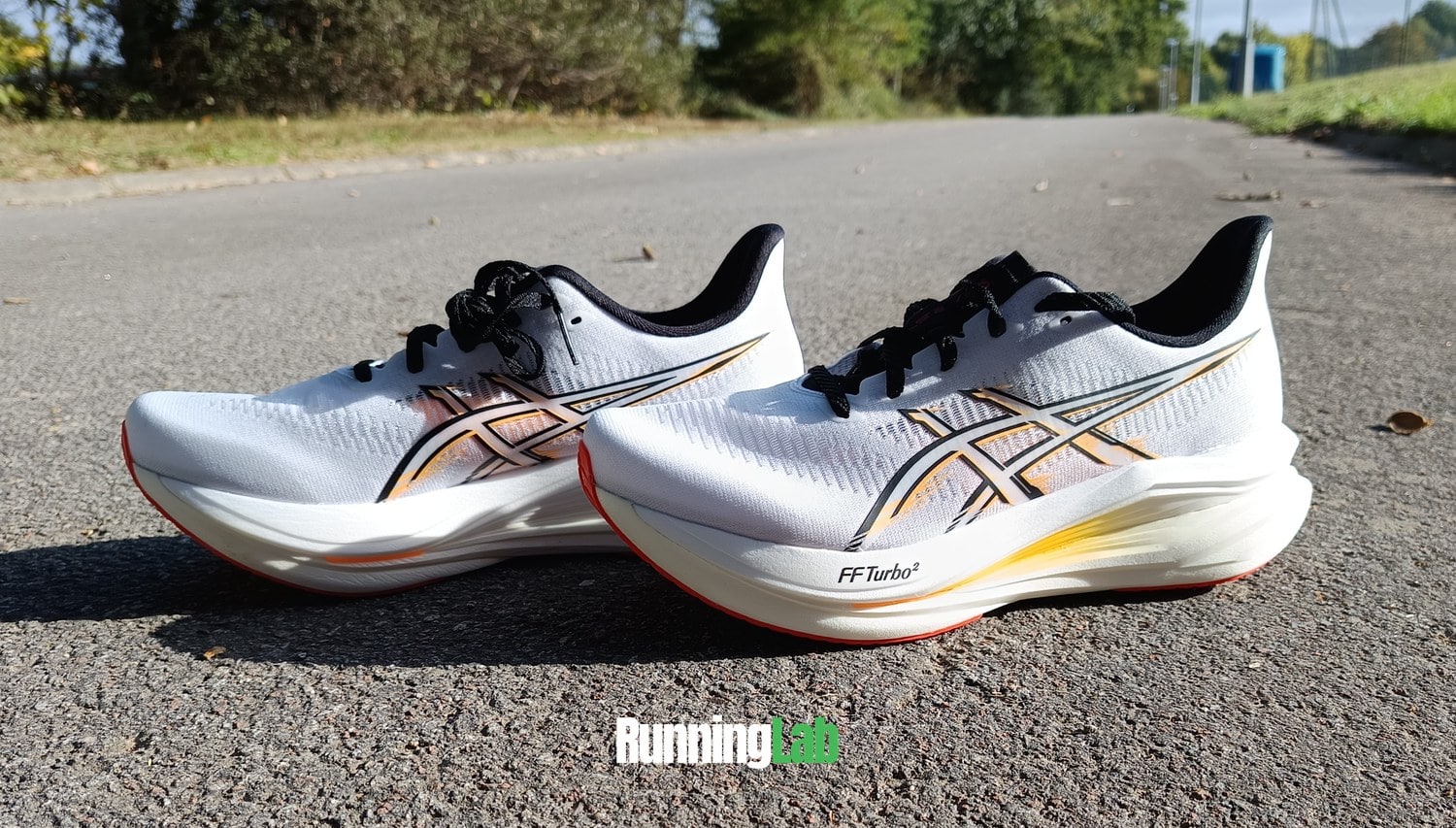 Paire d'Asics Sonicblast 2 vue de profil