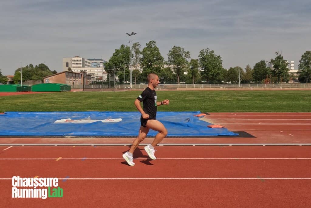 Chaussures de course Asics Gel Kayano 33 pour l'entraînement quotidien