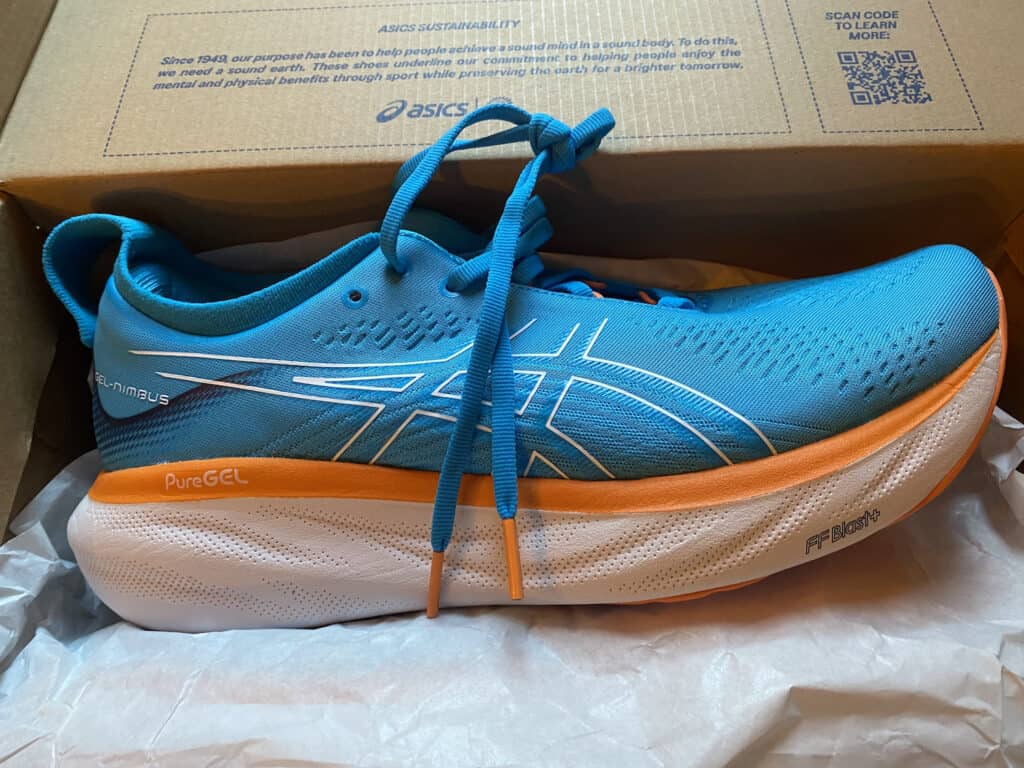 unboxing de la paire de paire de Asics Gel Nimbus 25