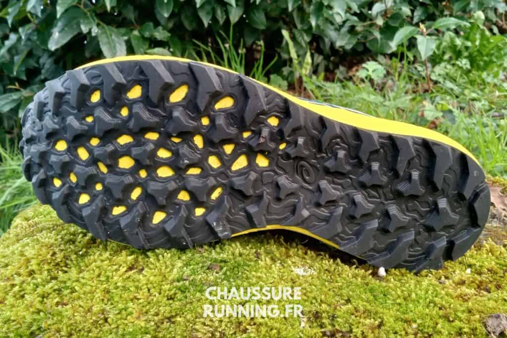 caoutchouc Asics avec crampons