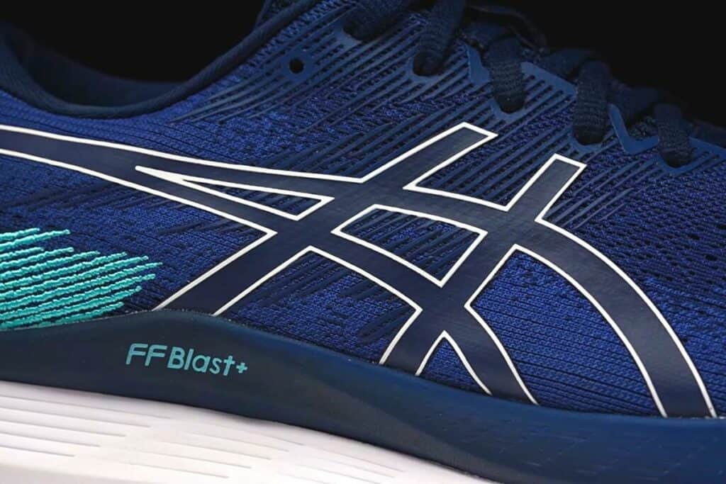 technologie et design d'une chaussure asics