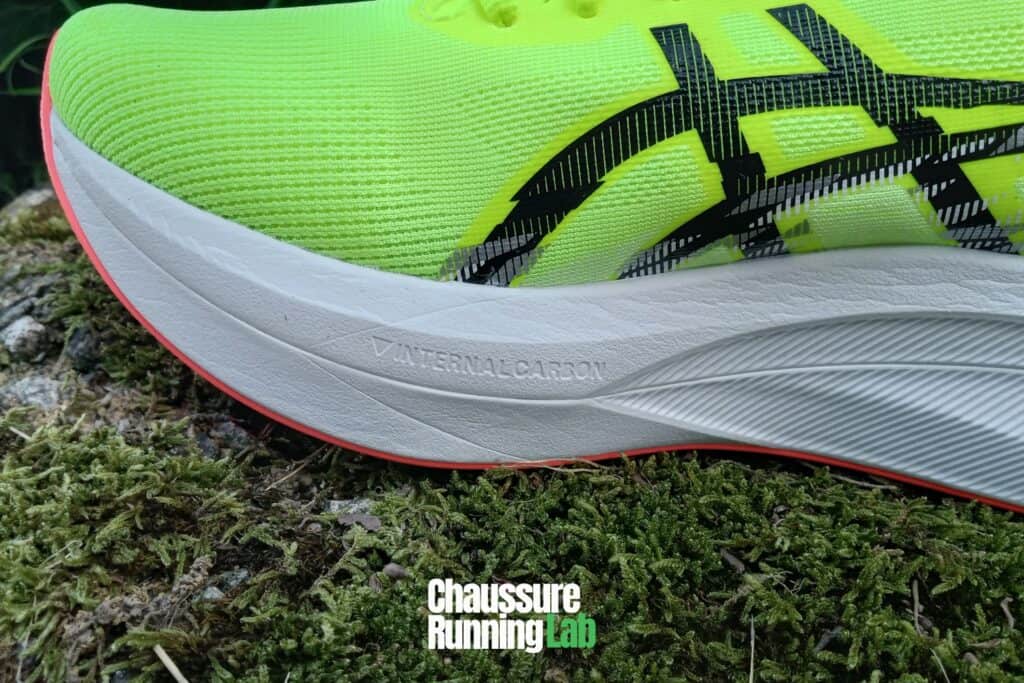 Asics Magic Speed 4 gros plan