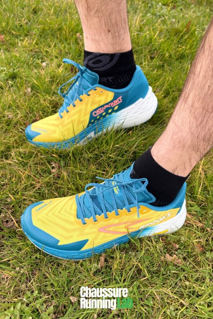 coureur portant Brooks Catamount 4