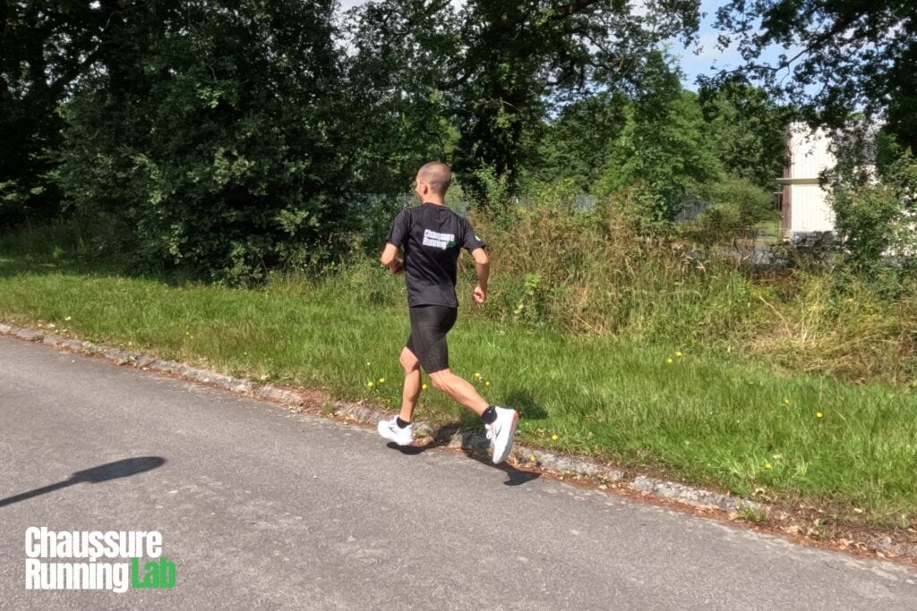 coureur portant Brooks Ghost 17