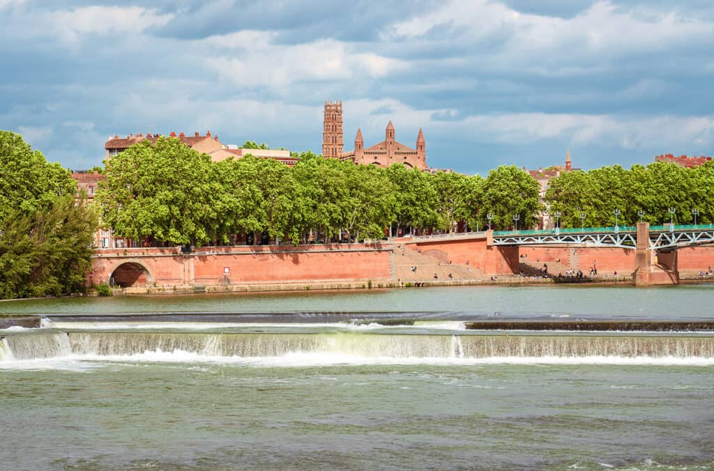 Vue de Toulouse sur la Garonne, le Bazacle, le canal de Brienne et le couvent des Jacobins
