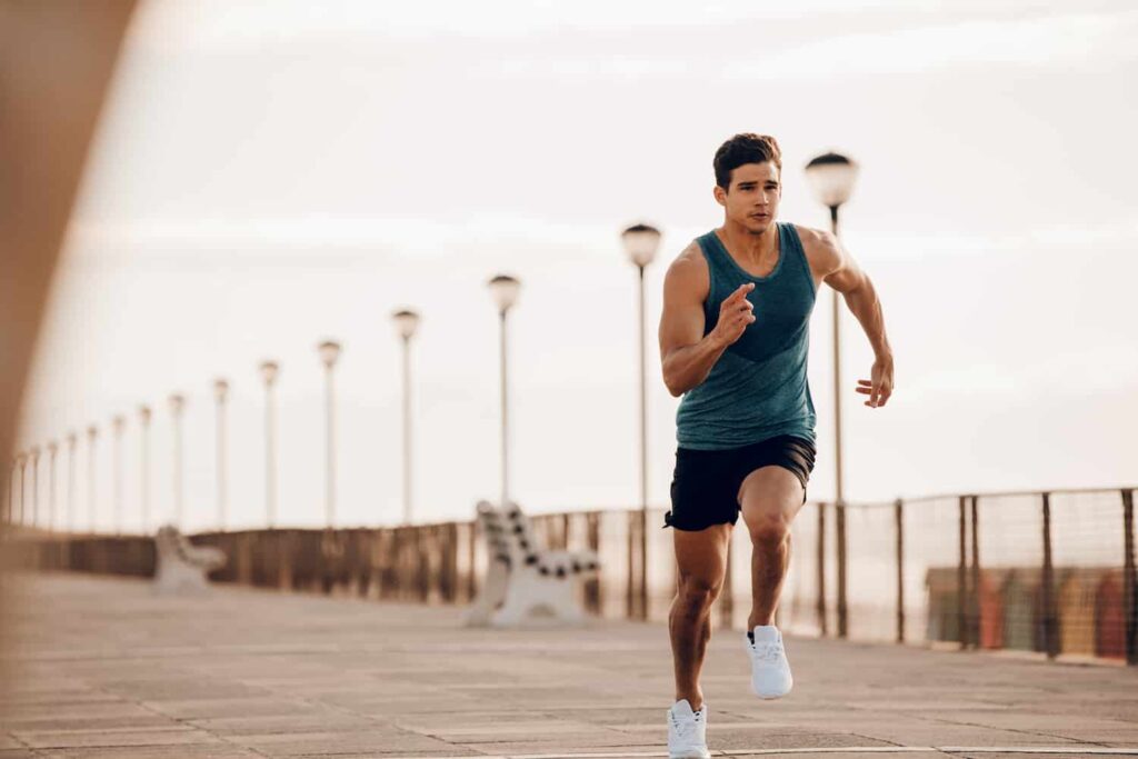 coureur qui fait une séance de fartlek
