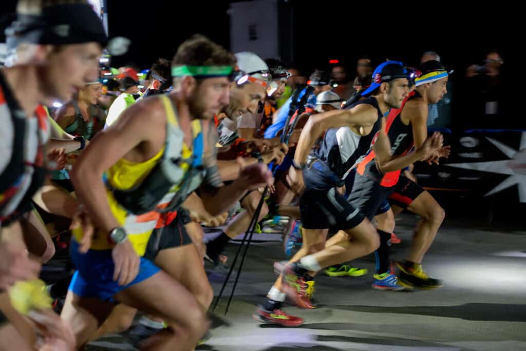Les coureurs prennent le départ de l'ultra-marathon de montagne Transvulcania à 6h00.