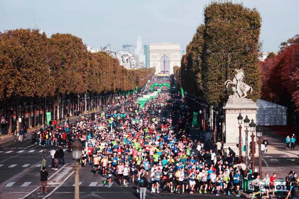 Départ marathon sur les Champs-Élysées