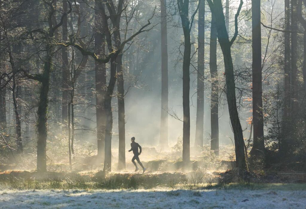 Course matin à jeun en forêt