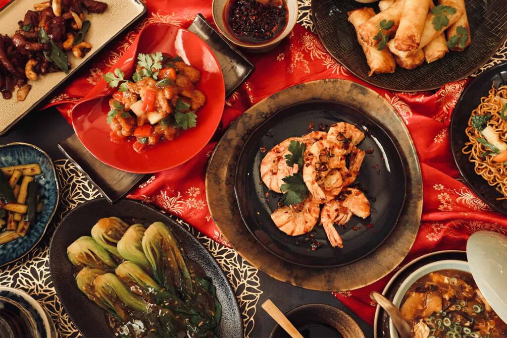 différents plats de cuisine traditionnelle chinoise au choix au petit déjeuner