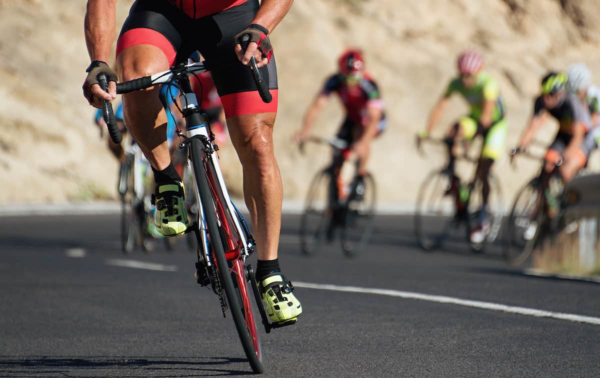 Cyclistes triathlon avec montres gps garmin forerunner 45s