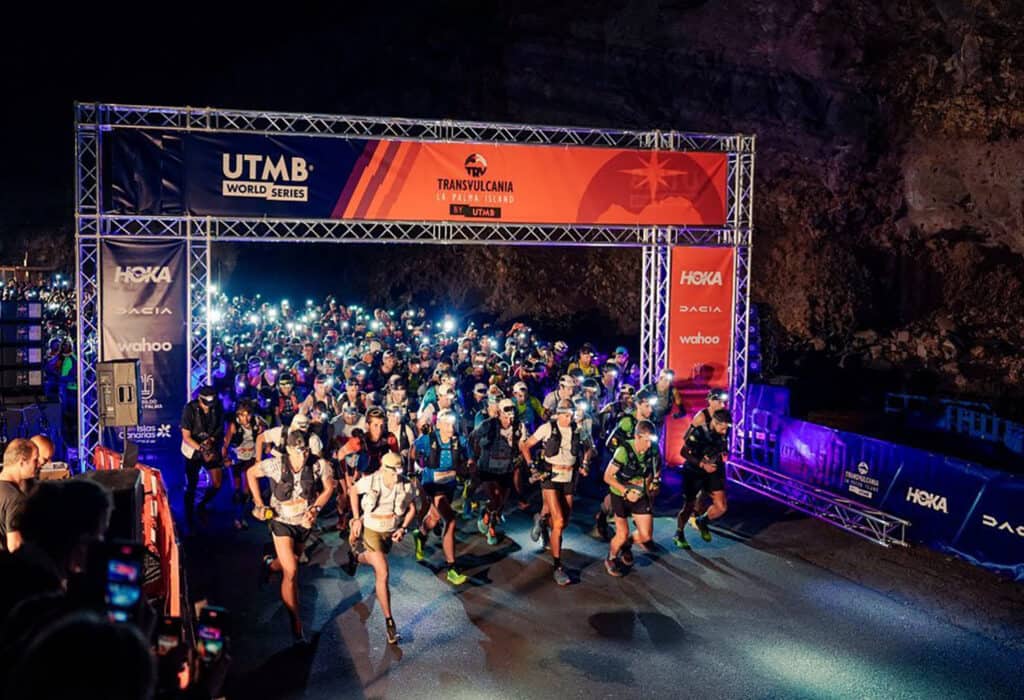Les coureurs de la transvulcania partent du phare de Faro de Fuencaliente