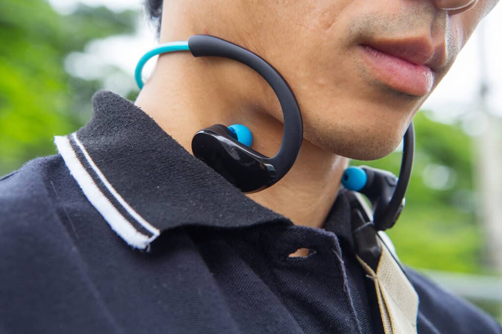 runner avec des écouteurs sans fil
