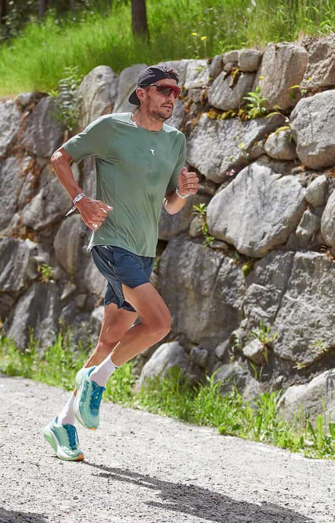 Hoka Mach X sur les pieds
