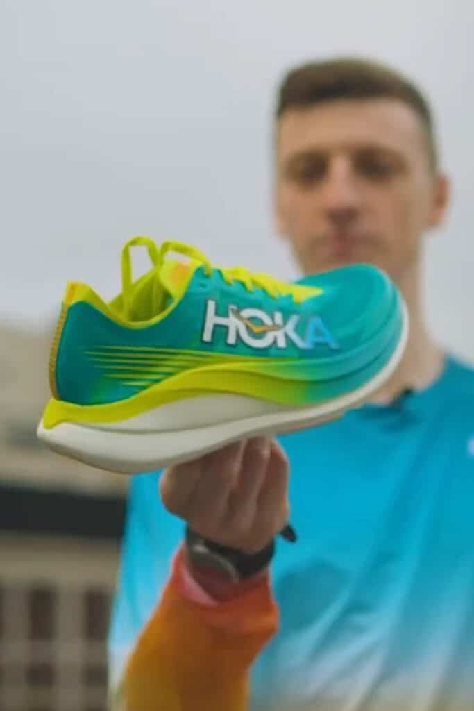 coureur Hoka Rocket X 2