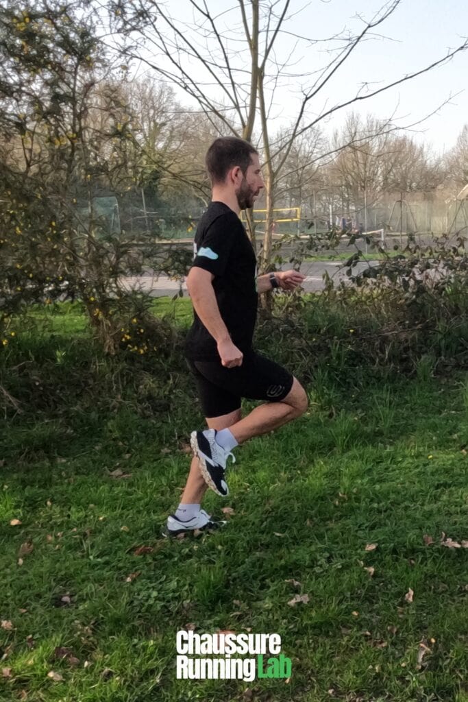 coureur portant Hoka Speedgoat 7