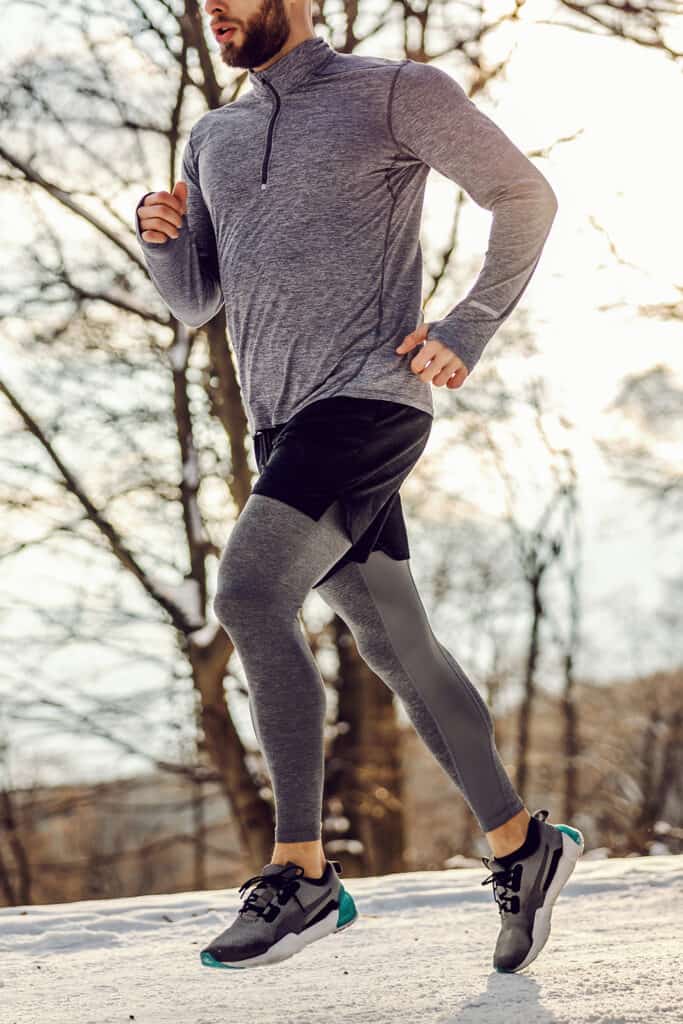 traileur avec short et collants en hiver