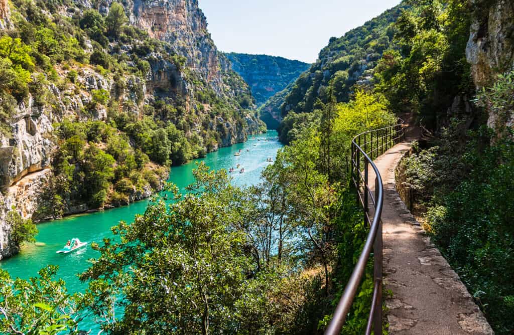 Chemin du garde-canal, Quinson, basses gorges du Verdon, lac Sainte Croix, Provence, Provence Alpes Côte d'Azur, France