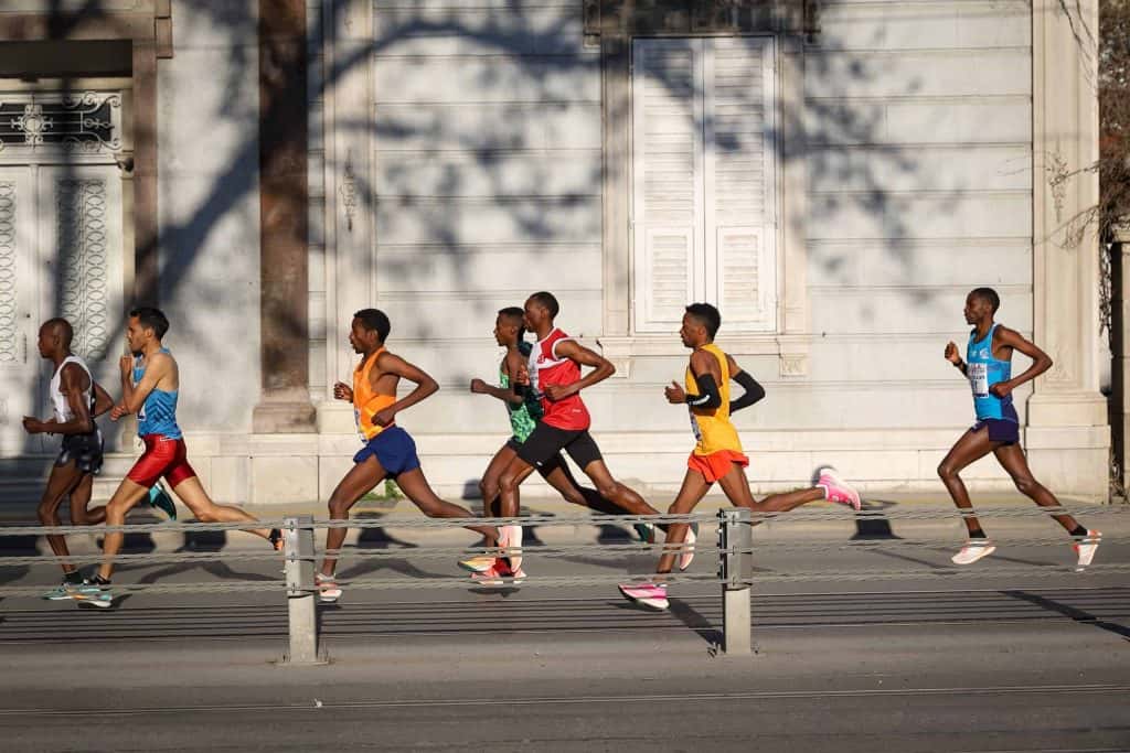 ligne de runners marathon