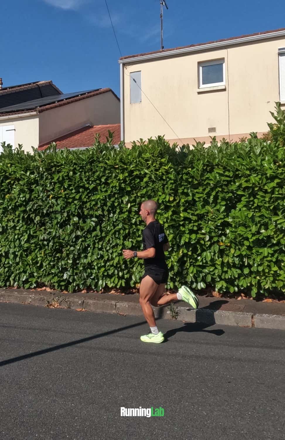 Julien à l'entraînement avec les Mizuno Wave Rider 30