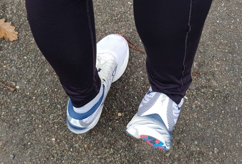 Mizuno Wave Rider 26 aux pieds de la coureuse et rédactrice Aurore Rousseau