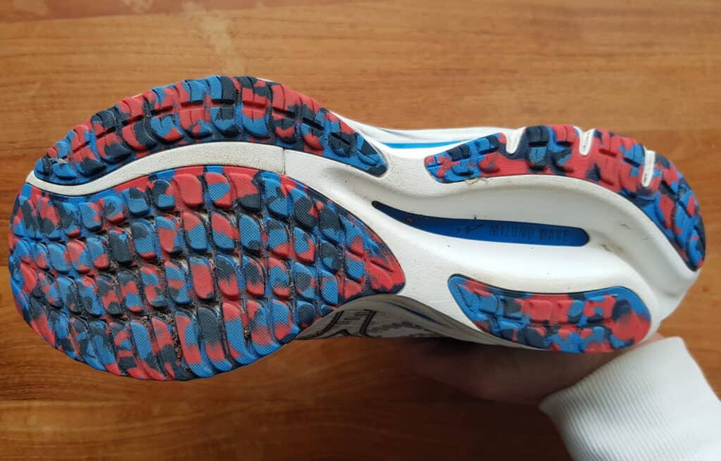 Mizuno Wave Rider 26 semelle extérieure en caoutchouc