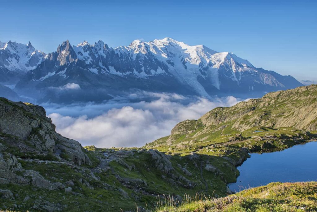 sentier sur le Tour du Mont-Blanc avec un gros dénivelé positif