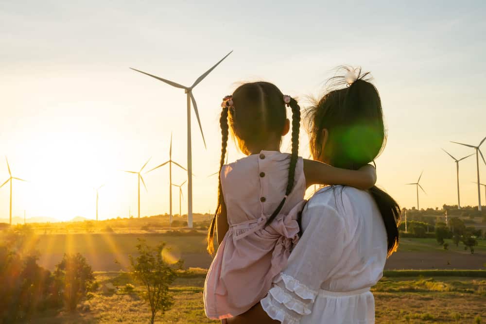 Mere fille éoliennes écologie