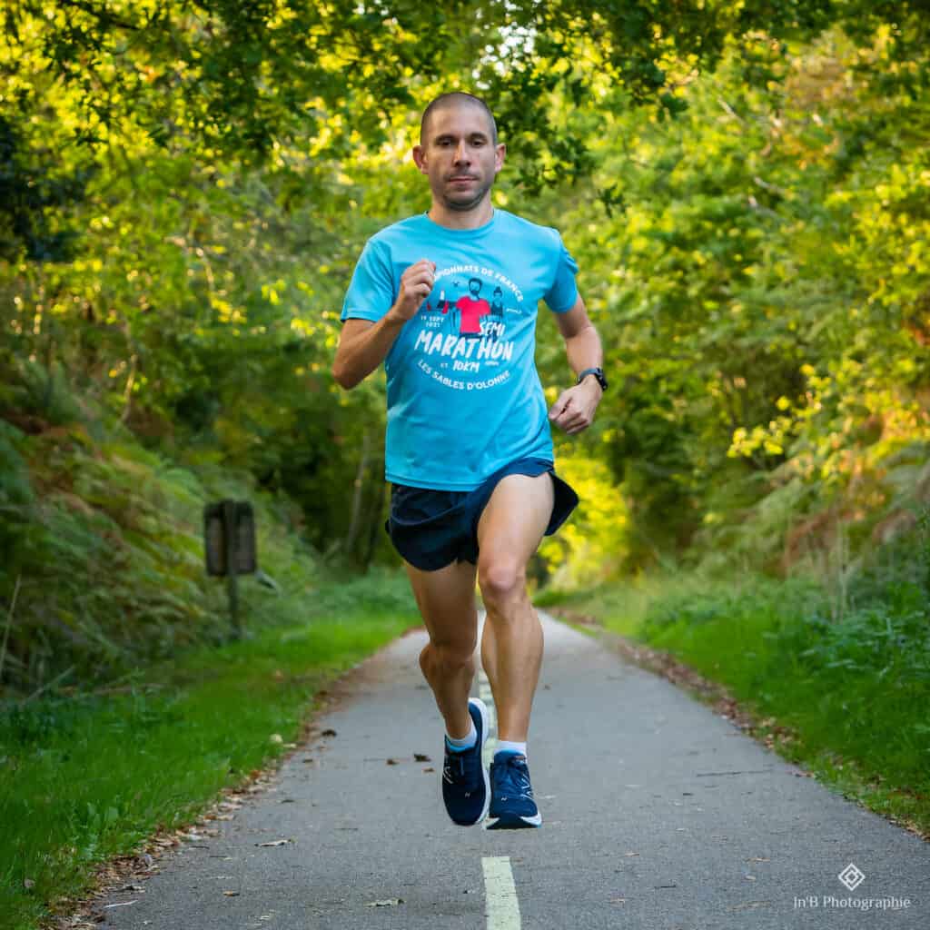 testeur julien guyod en pleine course avec les new balance 880 v13