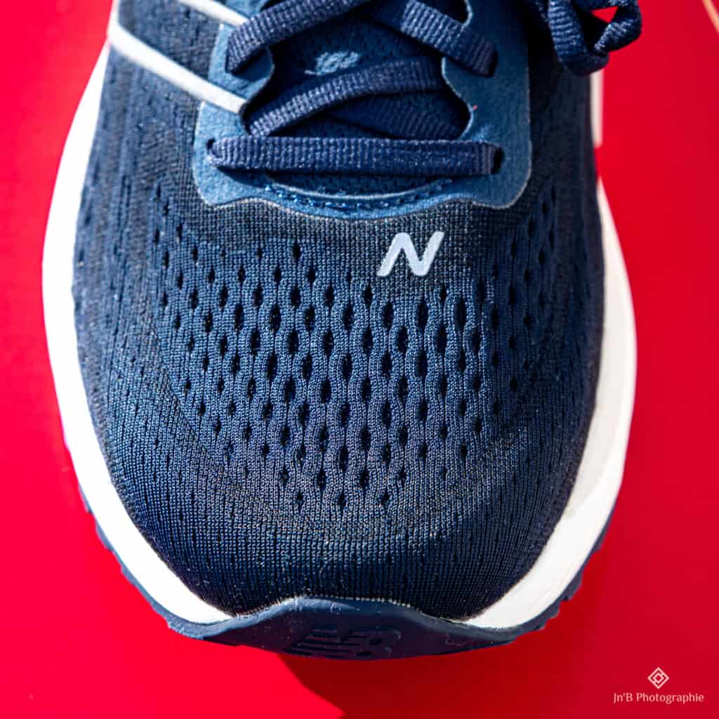 vue de la toe box (avant-pied) et des lacets