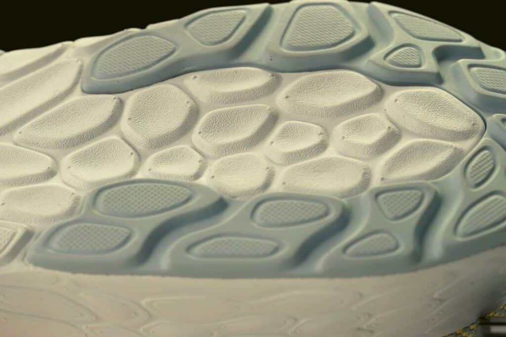 Fresh Foam X tempo v2 semelle pour une traction optimale avec rainures de flexion