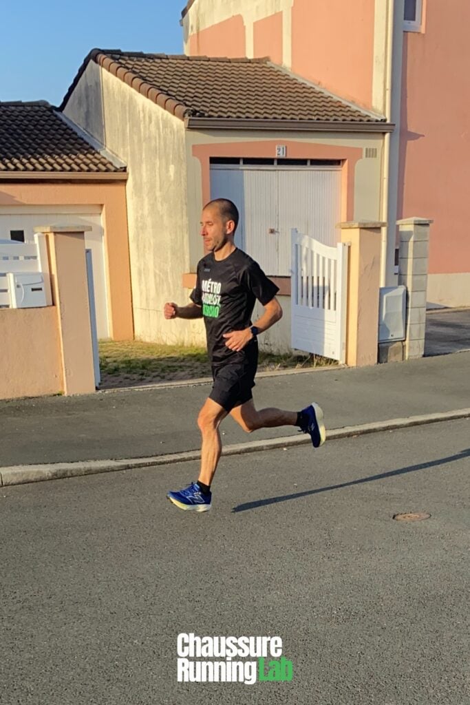 Julien qui porte les New Balance 1080 v14